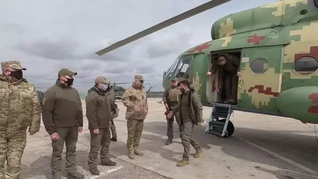Ukrayna Devlet Başkanı Zelenskiy, Donbas cephesini ziyaret etti Ukrayna Devlet Başkanı Zelenskiy, Donbas cephesini ziyaret etti