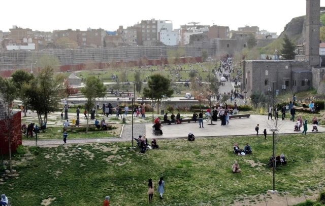 Vakaların arttığı Diyarbakır'da kurallar hiçe sayıldı