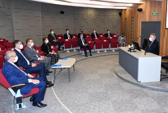 Vali Elban: 'Adana'mızı tıbbi ve aromatik bitki üretim merkezi haline getirmeyi amaçlıyoruz' Vali Elban: 'Adana'mızı tıbbi ve aromatik bitki üretim merkezi haline getirmeyi amaçlıyoruz'