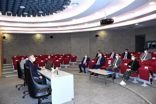 Vali Elban: 'Adana'mızı tıbbi ve aromatik bitki üretim merkezi haline getirmeyi amaçlıyoruz' Vali Elban: 'Adana'mızı tıbbi ve aromatik bitki üretim merkezi haline getirmeyi amaçlıyoruz'