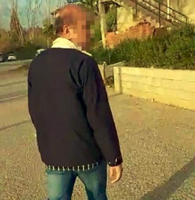 Vurularak öldürülen çoban köpeğinin başında gözyaşlarına boğuldu