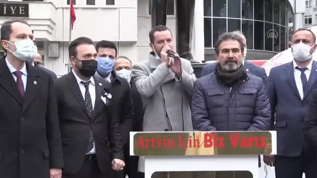 Yeniden Refah Partisi Genel Başkanı Erbakan, Borçka'da partililerle buluştu Yeniden Refah Partisi Genel Başkanı Erbakan, Borçka'da partililerle buluştu