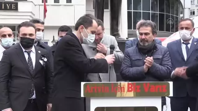 Yeniden Refah Partisi Genel Başkanı Erbakan, Borçka'da partililerle buluştu