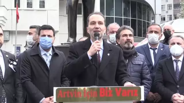 Yeniden Refah Partisi Genel Başkanı Erbakan, Borçka'da partililerle buluştu