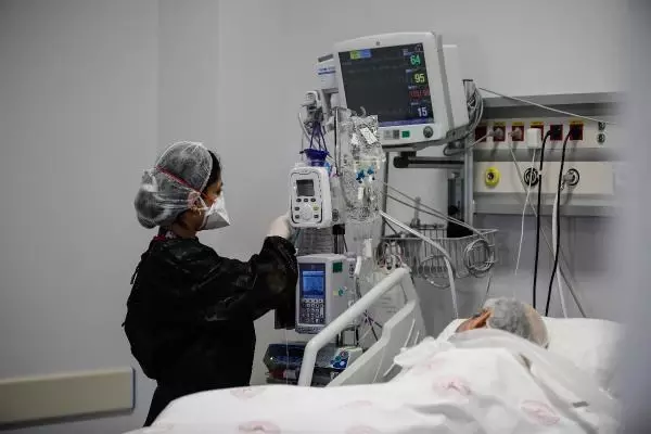Yoğun bakımda son durum görüntülendi! İmza verip serviste ölmeyi göze alan bile var Yoğun bakımda son durum görüntülendi! İmza verip serviste ölmeyi göze alan bile var