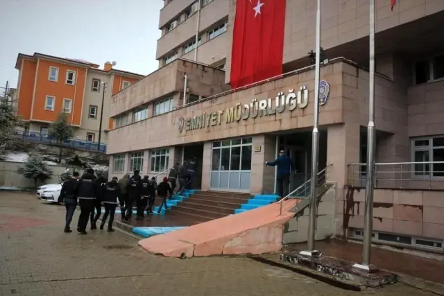Son dakika haber: Yozgat'ta eş zamanlı uyuşturucu operasyonu: 23 gözaltı Son dakika haber: Yozgat'ta eş zamanlı uyuşturucu operasyonu: 23 gözaltı