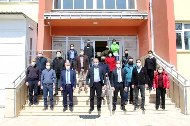 Yüksek okulda sevdikleri meyvelerin fidanlarını diktiler Yüksek okulda sevdikleri meyvelerin fidanlarını diktiler