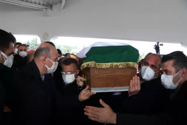 Son dakika haberleri: Adalet Bakanı Gül'ün annesi son yolculuğuna uğurlandı Son dakika haberleri: Adalet Bakanı Gül'ün annesi son yolculuğuna uğurlandı