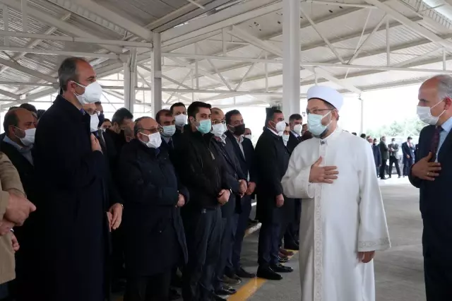 Son dakika haberleri: Adalet Bakanı Gül'ün annesi son yolculuğuna uğurlandı Son dakika haberleri: Adalet Bakanı Gül'ün annesi son yolculuğuna uğurlandı