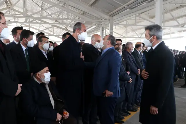 Son dakika haberleri: Adalet Bakanı Gül'ün annesi son yolculuğuna uğurlandı Son dakika haberleri: Adalet Bakanı Gül'ün annesi son yolculuğuna uğurlandı