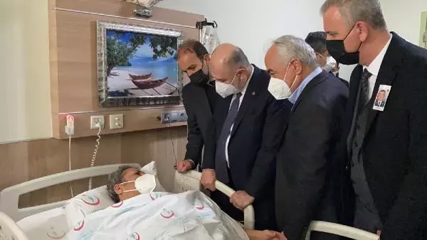 NİĞDE KAZA GEÇİREN AK PARTİ GAZİANTEP MİLLETVEKİLİ ALİ ŞAHİN'İN KOLU ALÇIYA ALINDI NİĞDE KAZA GEÇİREN AK PARTİ GAZİANTEP MİLLETVEKİLİ ALİ ŞAHİN'İN KOLU ALÇIYA ALINDI