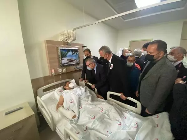 NİĞDE KAZA GEÇİREN AK PARTİ GAZİANTEP MİLLETVEKİLİ ALİ ŞAHİN'İN KOLU ALÇIYA ALINDI NİĞDE KAZA GEÇİREN AK PARTİ GAZİANTEP MİLLETVEKİLİ ALİ ŞAHİN'İN KOLU ALÇIYA ALINDI