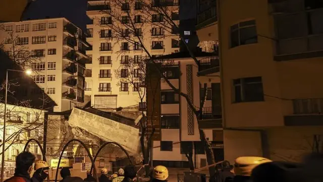 Ankara'da panik! İnşaat nedeniyle temeli kayan apartmanla birlikte 21 bina tahliye edildi Ankara'da panik! İnşaat nedeniyle temeli kayan apartmanla birlikte 21 bina tahliye edildi