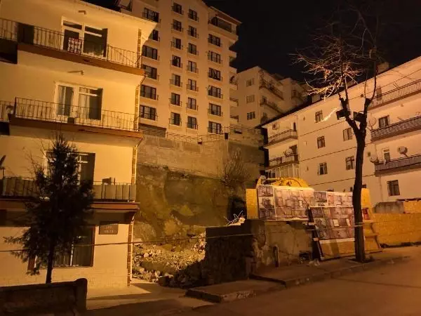 Ankara'da temeli kayan apartman nedeniyle 15 bina tahliye edildi Ankara'da temeli kayan apartman nedeniyle 15 bina tahliye edildi