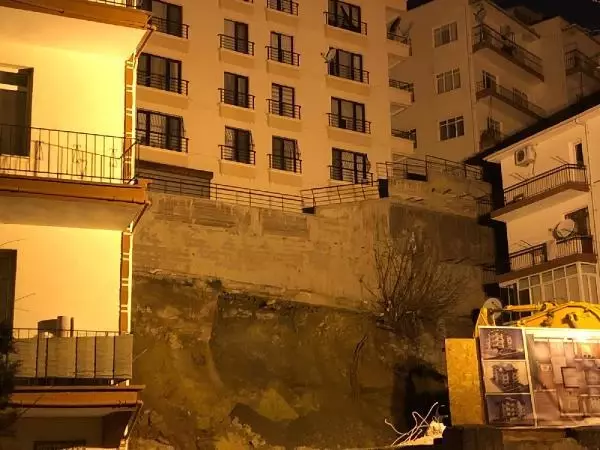 Ankara'da temeli kayan apartman nedeniyle 15 bina tahliye edildi Ankara'da temeli kayan apartman nedeniyle 15 bina tahliye edildi