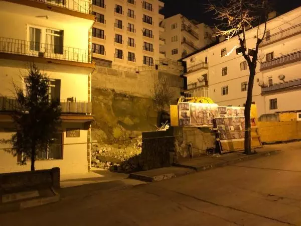Ankara'da temeli kayan apartman nedeniyle 15 bina tahliye edildi Ankara'da temeli kayan apartman nedeniyle 15 bina tahliye edildi