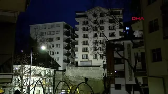 Ankara'da temeli kayan bina nedeniyle 21 bina boşaltıldı (4) - BİNANIN İSTİNAT DUVARI DHA'NIN CANLI YAYINI SIRASINDA ÇÖKTÜ Ankara'da temeli kayan bina nedeniyle 21 bina boşaltıldı (4) - BİNANIN İSTİNAT DUVARI DHA'NIN CANLI YAYINI SIRASINDA ÇÖKTÜ