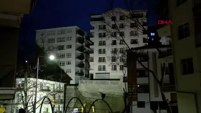 Ankara'da temeli kayan bina nedeniyle 21 bina boşaltıldı (4) - BİNANIN İSTİNAT DUVARI DHA'NIN CANLI YAYINI SIRASINDA ÇÖKTÜ Ankara'da temeli kayan bina nedeniyle 21 bina boşaltıldı (4) - BİNANIN İSTİNAT DUVARI DHA'NIN CANLI YAYINI SIRASINDA ÇÖKTÜ