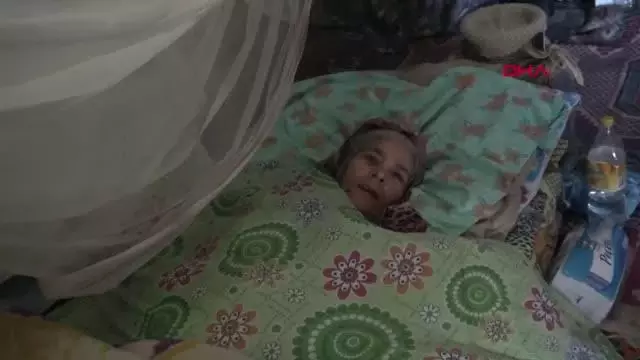 ANTALYA Felçli kadın ağıldan bozma barakada yaşamaya çalışıyor