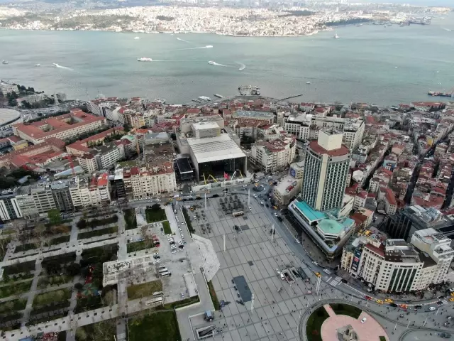 Atatürk Kültür Merkezi'ndeki dış cephesi son halini alıyor Atatürk Kültür Merkezi'ndeki dış cephesi son halini alıyor