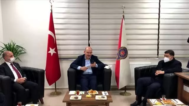 Son dakika haberleri... Bakan Soylu 10 Nisan Polis Günü'nde Şehit Behram Aktaşlı Polis Merkezi Amirliğini ziyaret etti Son dakika haberleri... Bakan Soylu 10 Nisan Polis Günü'nde Şehit Behram Aktaşlı Polis Merkezi Amirliğini ziyaret etti