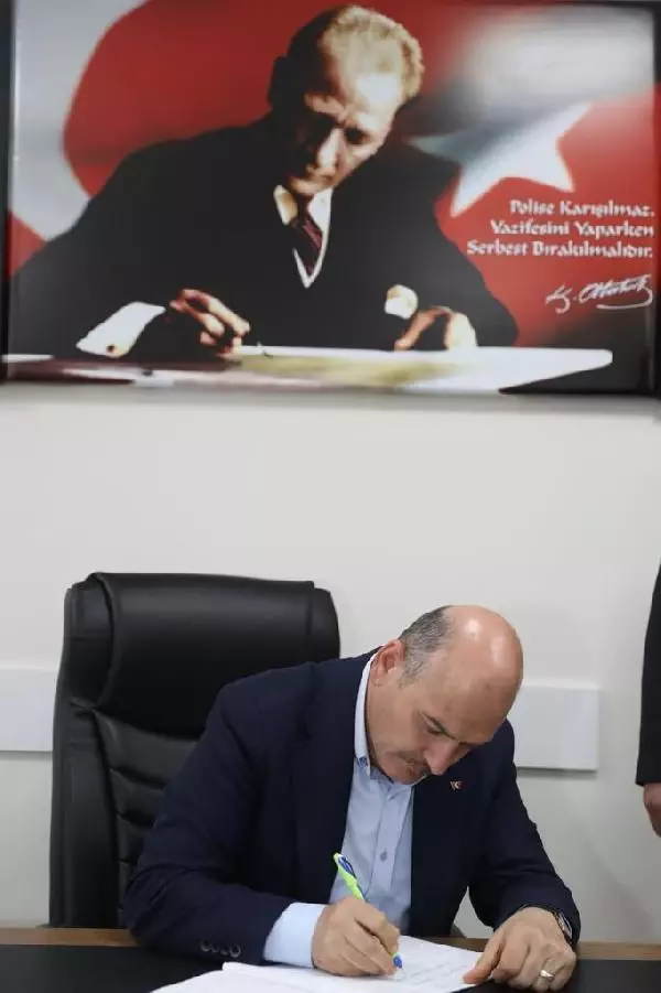 Son dakika haberleri... Bakan Soylu 10 Nisan Polis Günü'nde Şehit Behram Aktaşlı Polis Merkezi Amirliğini ziyaret etti Son dakika haberleri... Bakan Soylu 10 Nisan Polis Günü'nde Şehit Behram Aktaşlı Polis Merkezi Amirliğini ziyaret etti