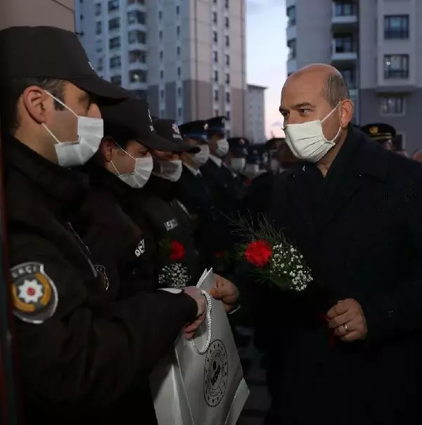 Son dakika haberleri... Bakan Soylu 10 Nisan Polis Günü'nde Şehit Behram Aktaşlı Polis Merkezi Amirliğini ziyaret etti Son dakika haberleri... Bakan Soylu 10 Nisan Polis Günü'nde Şehit Behram Aktaşlı Polis Merkezi Amirliğini ziyaret etti