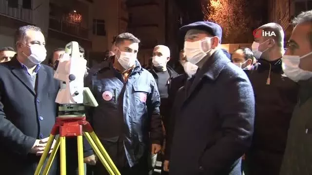 Bakan Soylu ve Vali Şahin Ankara'da Açelya apartmanı yıkım çalışmalarını inceledi Bakan Soylu ve Vali Şahin Ankara'da Açelya apartmanı yıkım çalışmalarını inceledi