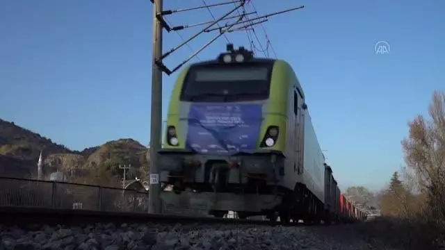 Son dakika haberi... Bakü-Tiflis-Kars Demir Yolu'nda taşınan yük yılın ilk çeyreğinde katlanarak 155 bin tona yükseldi