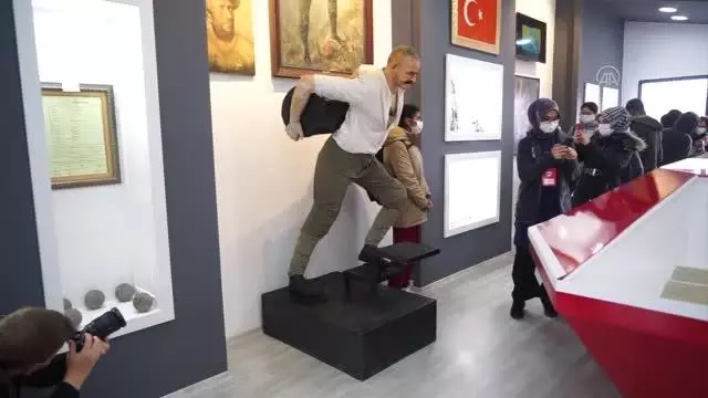 BALIKESİR - Türkiye'yi karış karış gezen gençler, 'Yarın Çok Genç Olacak' projesiyle hayallerine sımsıkı sarılıyor BALIKESİR - Türkiye'yi karış karış gezen gençler, 'Yarın Çok Genç Olacak' projesiyle hayallerine sımsıkı sarılıyor