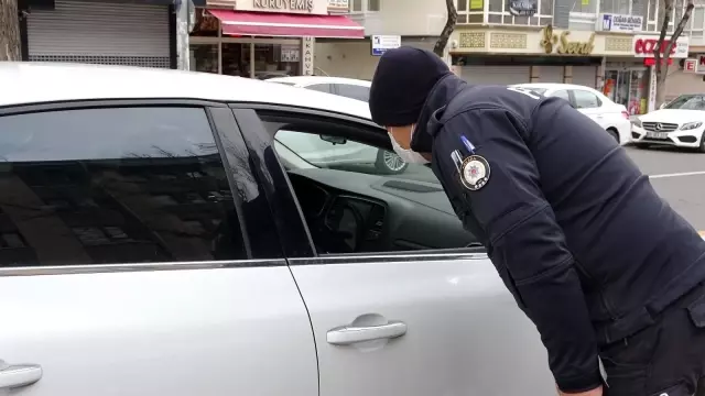 Başkentte pandemi kısıtlamalarıyla beraber sokaklar yine boş kaldı Başkentte pandemi kısıtlamalarıyla beraber sokaklar yine boş kaldı