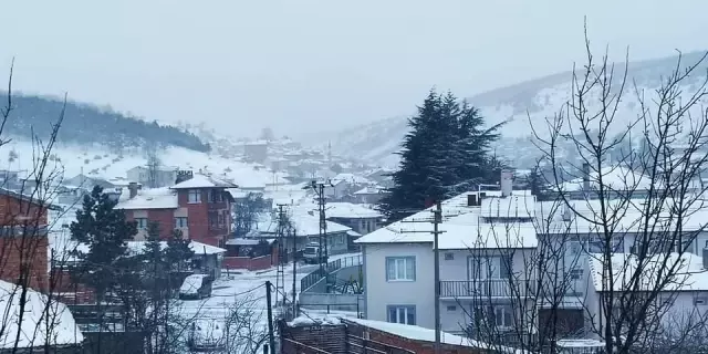 Bilecik'te nisan ayında kar yağışı şaşkınlık yaşattı Bilecik'te nisan ayında kar yağışı şaşkınlık yaşattı