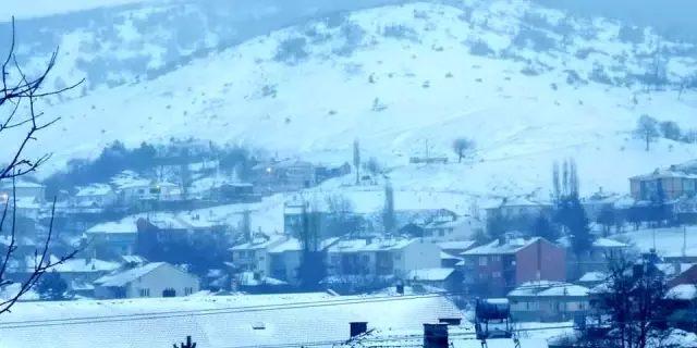 Bilecik'te nisan ayında kar yağışı şaşkınlık yaşattı Bilecik'te nisan ayında kar yağışı şaşkınlık yaşattı