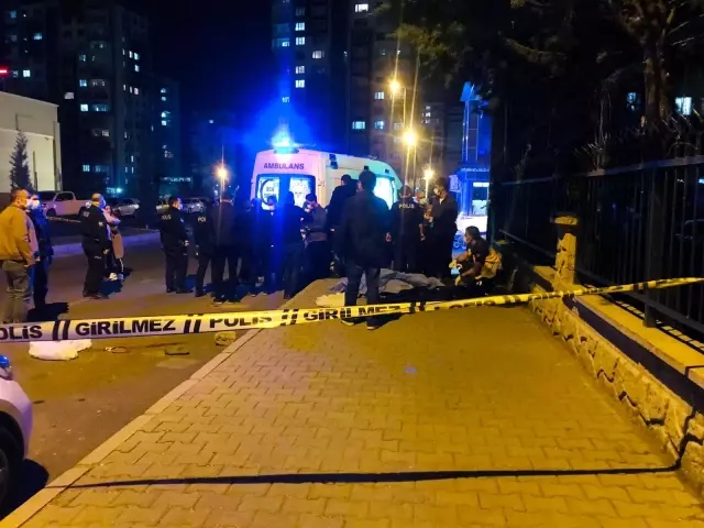 Bunalıma giren genç, 10'uncu kattan atlayarak intihar etti Bunalıma giren genç, 10'uncu kattan atlayarak intihar etti