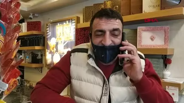 BURDUR 'KAVGA VAR' DİYE ÇAĞRILAN POLİSLERE PASTA SÜRPRİZİ BURDUR 'KAVGA VAR' DİYE ÇAĞRILAN POLİSLERE PASTA SÜRPRİZİ