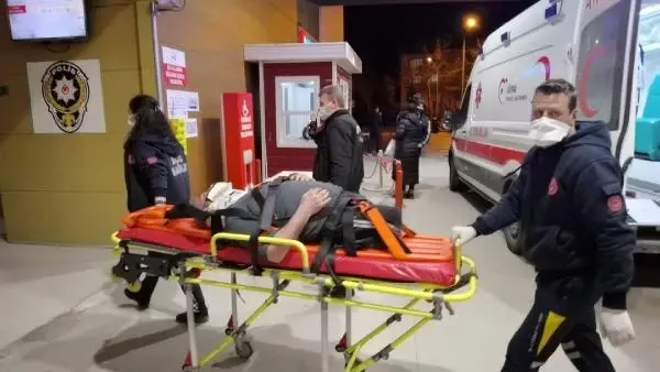 Bursa'da, 3 aracın karıştığı kazada engelli sürücü yaralandı Bursa'da, 3 aracın karıştığı kazada engelli sürücü yaralandı