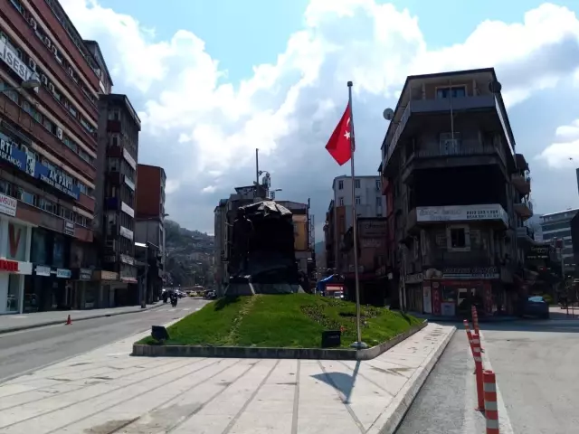 Cadde ve sokaklar boş kaldı Cadde ve sokaklar boş kaldı