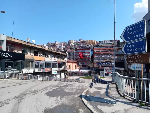 Cadde ve sokaklar boş kaldı Cadde ve sokaklar boş kaldı