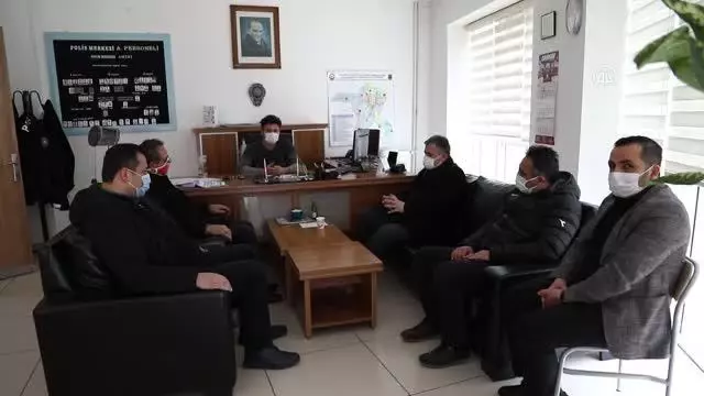Çubuk Belediye Başkanı Demirbaş, Emniyet Müdürlüğünü ziyaret etti Çubuk Belediye Başkanı Demirbaş, Emniyet Müdürlüğünü ziyaret etti