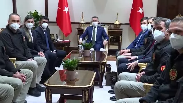 Cumhurbaşkanı Yardımcısı Oktay, Polis Teşkilatının 176. yılı dolayısıyla koruma polisleriyle bir araya geldi Cumhurbaşkanı Yardımcısı Oktay, Polis Teşkilatının 176. yılı dolayısıyla koruma polisleriyle bir araya geldi