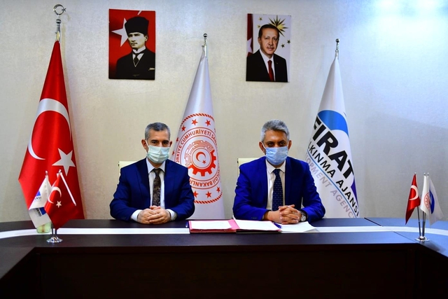 Dalbastı kirazının coğrafi işaret tescil belgesi Yeşilyurt Belediyesi'ne devir edildi Dalbastı kirazının coğrafi işaret tescil belgesi Yeşilyurt Belediyesi'ne devir edildi