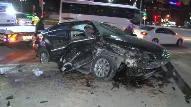Elazığ'da 3 aracın karıştığı zincirleme trafik kazası: 5 yaralı Elazığ'da 3 aracın karıştığı zincirleme trafik kazası: 5 yaralı