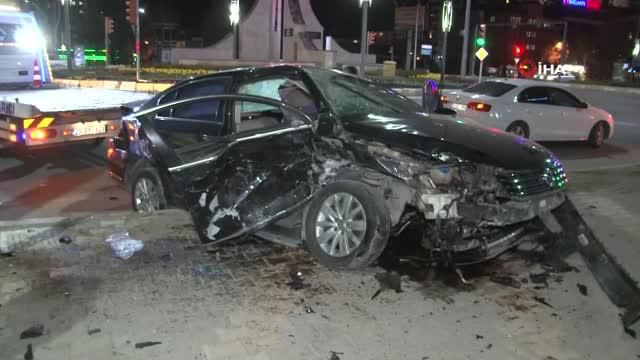 Elazığ'da 3 aracın karıştığı zincirleme trafik kazası: 5 yaralı Elazığ'da 3 aracın karıştığı zincirleme trafik kazası: 5 yaralı