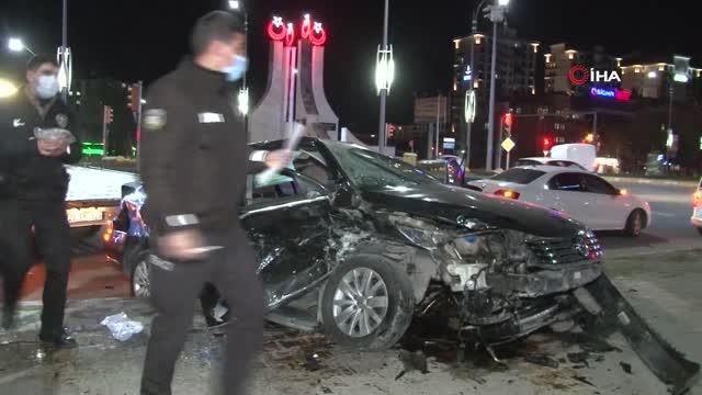 Elazığ'da 3 aracın karıştığı zincirleme trafik kazası: 5 yaralı Elazığ'da 3 aracın karıştığı zincirleme trafik kazası: 5 yaralı