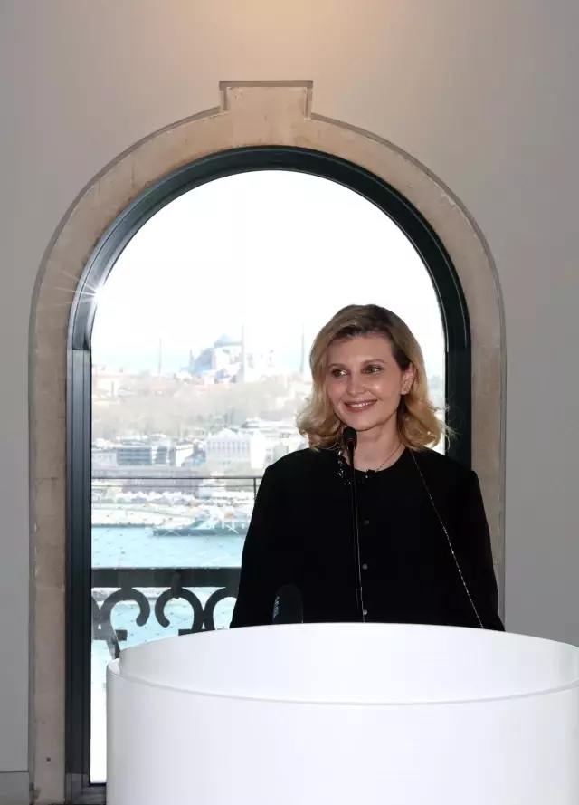 Emine Erdoğan, Ukrayna Devlet Başkanı Zelenskiy'nin eşi Olena Zelenska ile Galata Kulesi'ni ziyaret etti