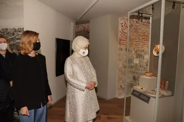 Emine Erdoğan, Ukrayna Devlet Başkanı Zelenskiy'nin eşi Olena Zelenska ile Galata Kulesi'ni ziyaret etti