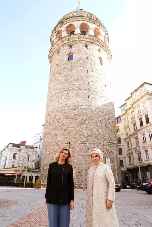 Emine Erdoğan, Ukrayna Devlet Başkanı Zelenskiy'nin eşi Olena Zelenska ile Galata Kulesi'ni ziyaret etti