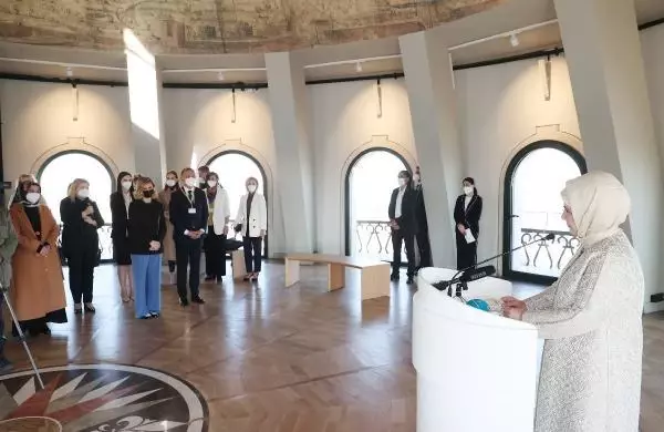 Emine Erdoğan, Ukrayna Devlet Başkanı Zelenskiy'nin eşi Olena Zelenska ile Galata Kulesi'ni ziyaret etti