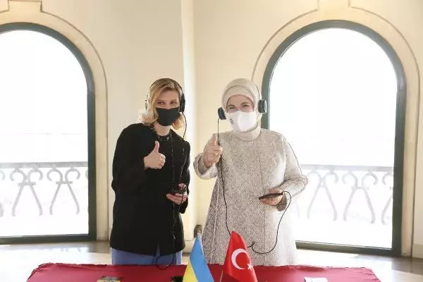 Emine Erdoğan, Ukrayna Devlet Başkanı Zelenskiy'nin eşi Olena Zelenska ile Galata Kulesi'ni ziyaret etti