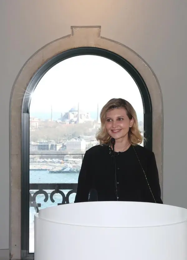 Emine Erdoğan, Ukrayna Devlet Başkanı Zelenskiy'nin eşi Olena Zelenska ile Galata Kulesi'ni ziyaret etti